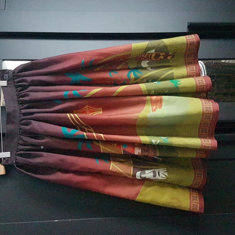 Oblong box shop skirt